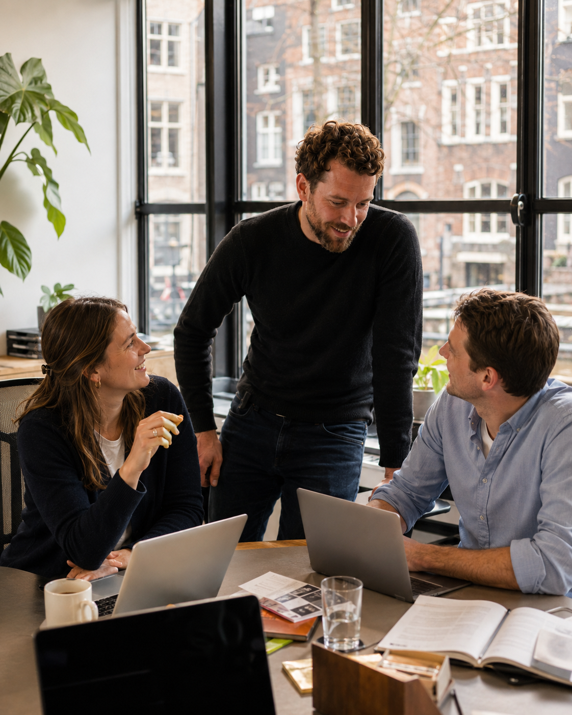 Collega’s die samenwerken aan technische recruitmentvraagstukken